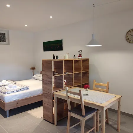 Apartman Pr' Oreharjo *