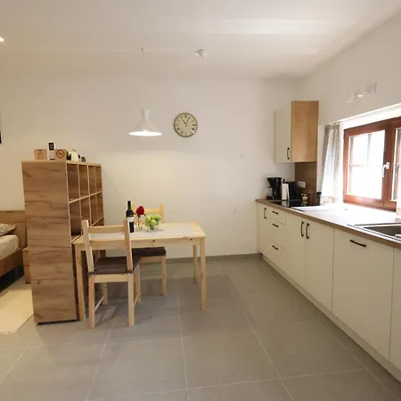 Apartman Pr' Oreharjo *