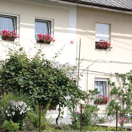 Apartman Pr' Oreharjo *