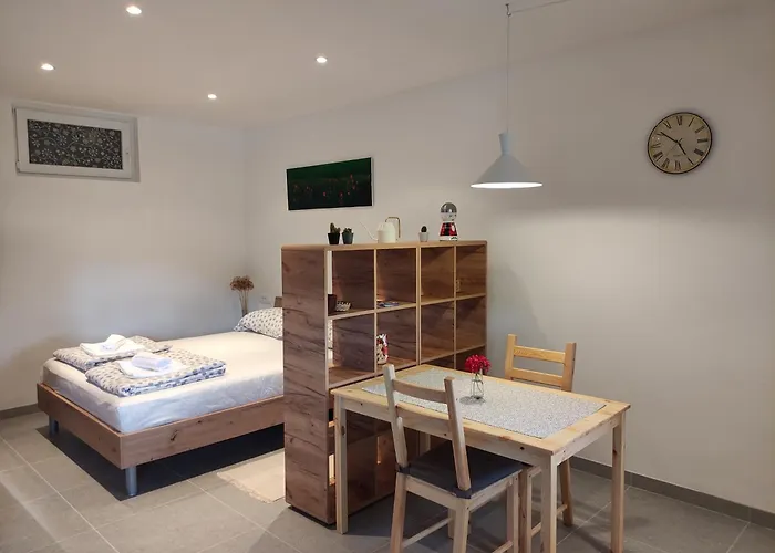 Apartma Pr' Oreharjo *