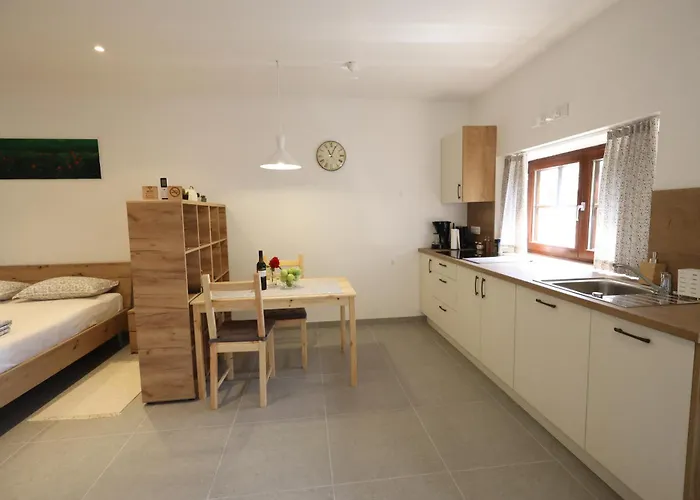 Apartma Pr' Oreharjo *