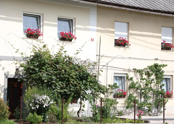 Apartma Pr' Oreharjo *